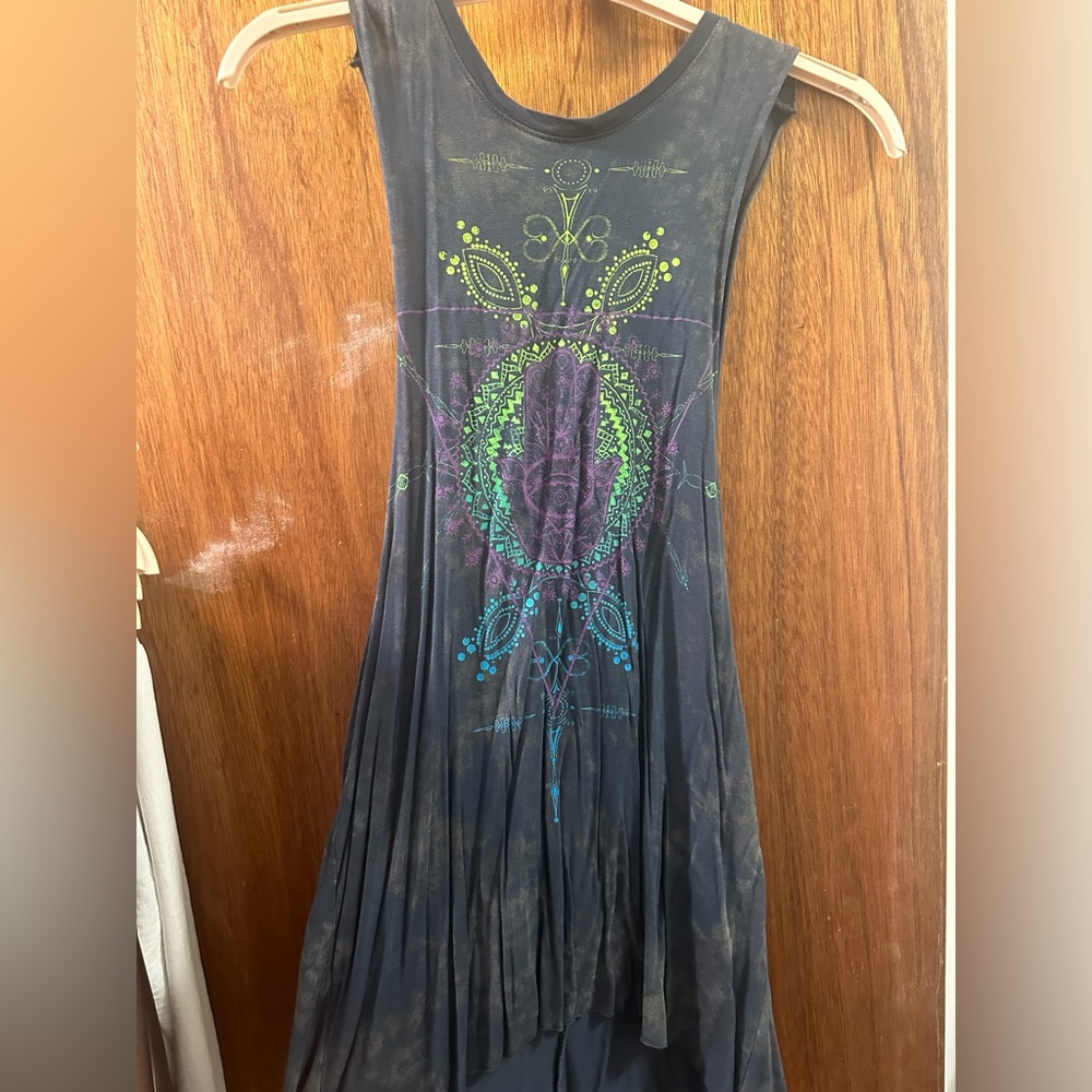 Graphic tee with open sides - size medium